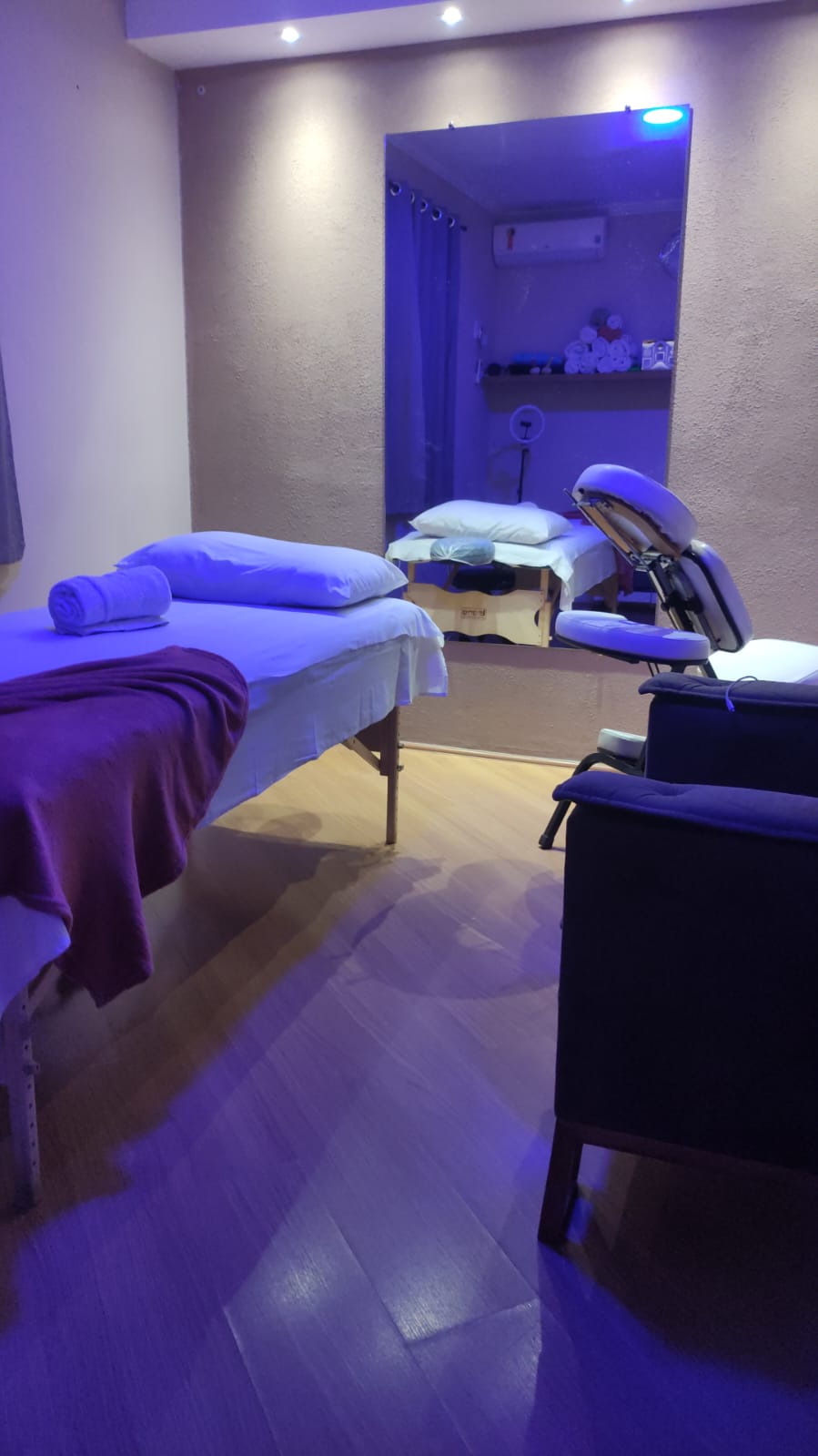 Sala Florescer — maca preparada com iluminação ambiente